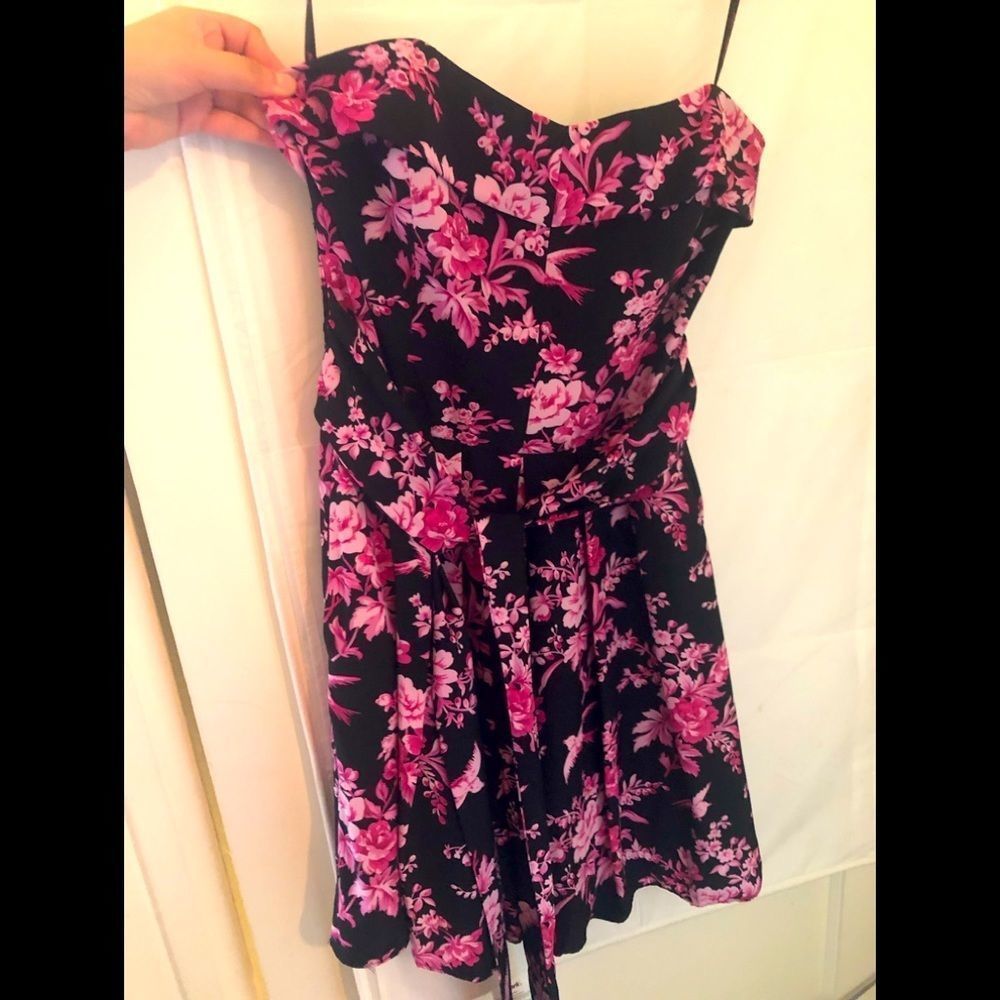 *Betsey Johnson* Great condition- Strapless sweetheart dress, size 10!